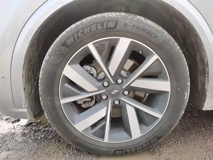 Фото 8 - LiXiang L8