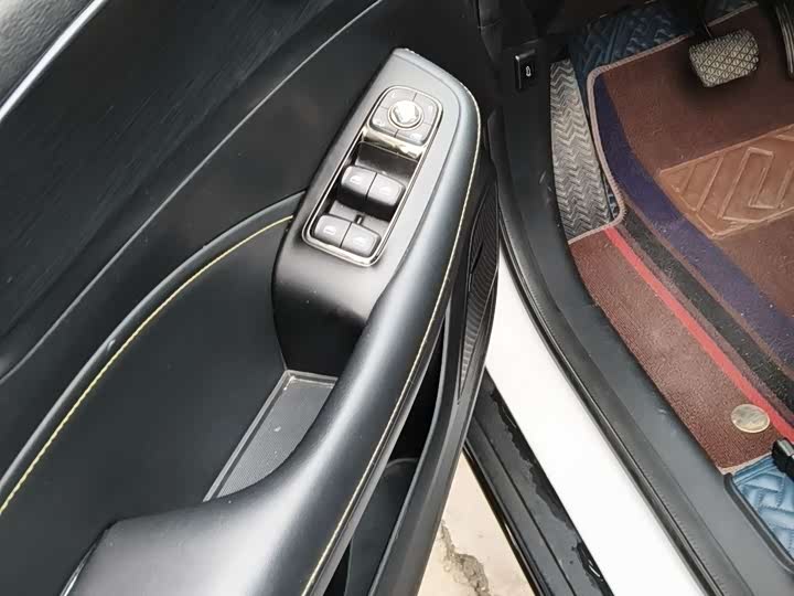 Фото 4 - Roewe RX5