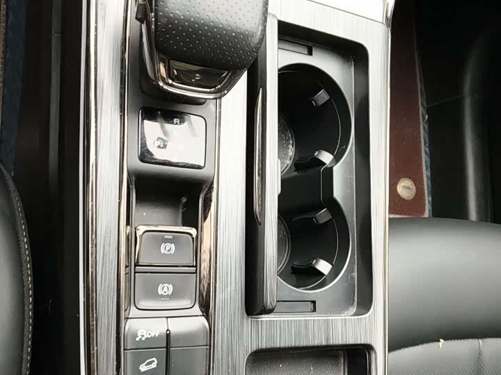 Фото 8 - Roewe RX5