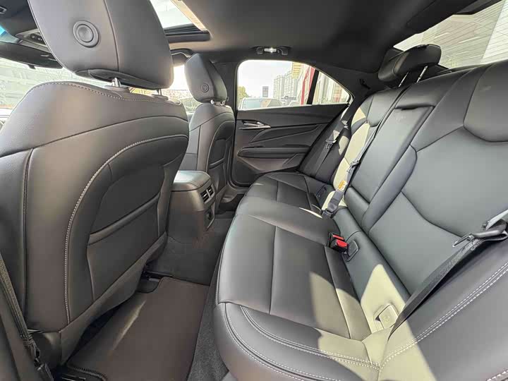 Фото 8 - Cadillac CT4