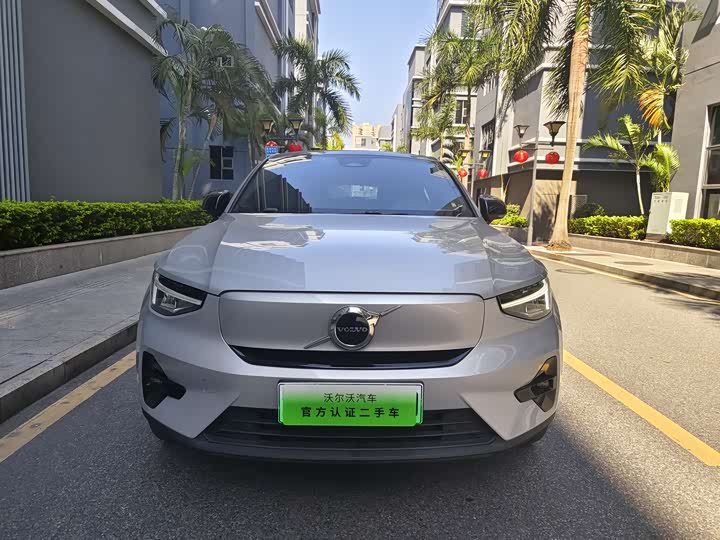 Photo 2 - Volvo XC40 EV