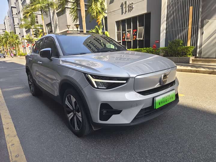 Photo 3 - Volvo XC40 EV