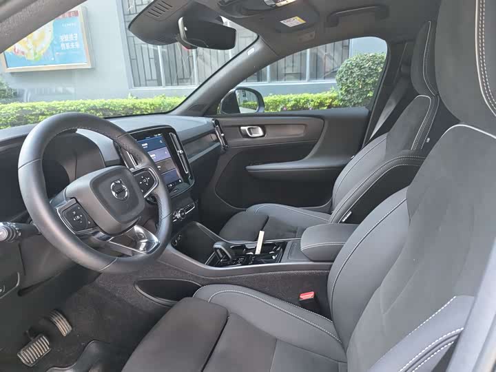 Photo 5 - Volvo XC40 EV