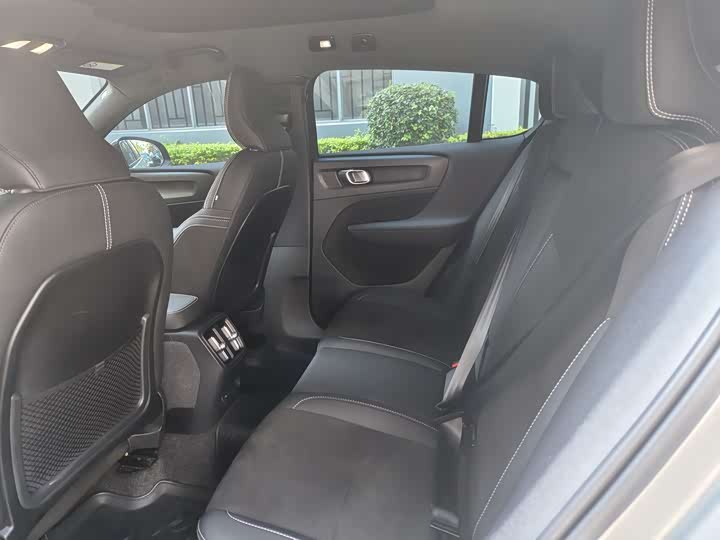 Photo 6 - Volvo XC40 EV