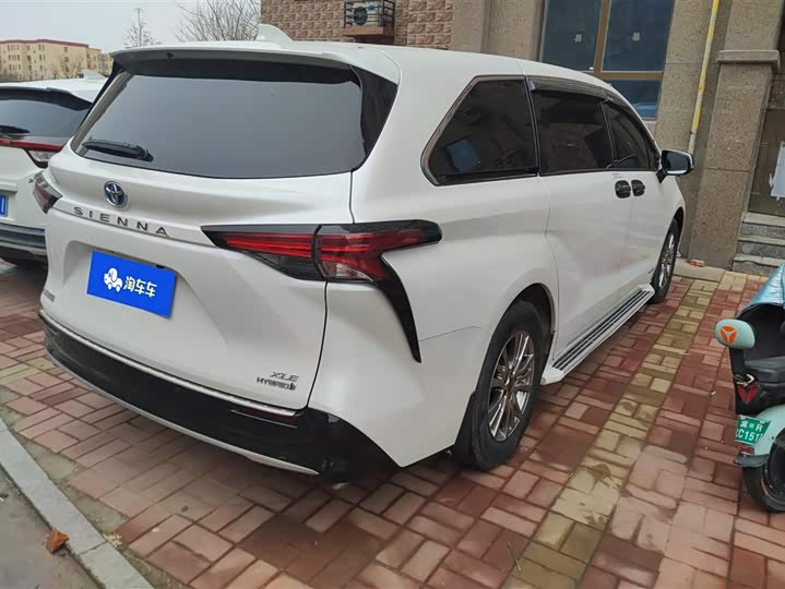 Фото 3 - Toyota Sienna