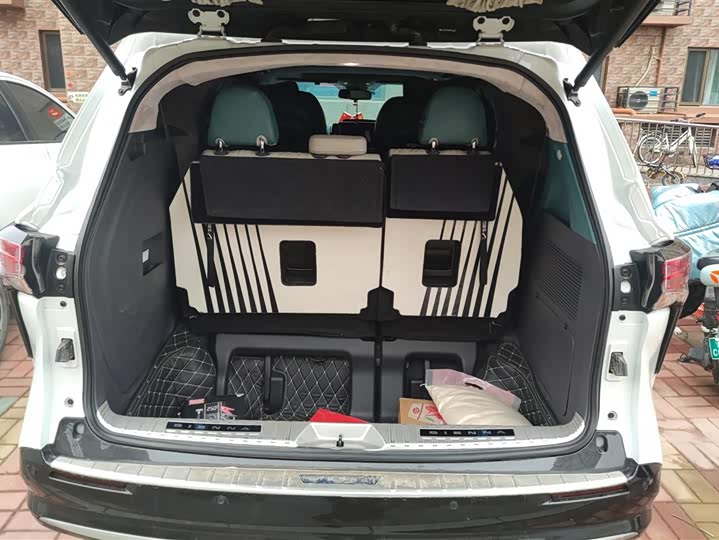 Фото 4 - Toyota Sienna