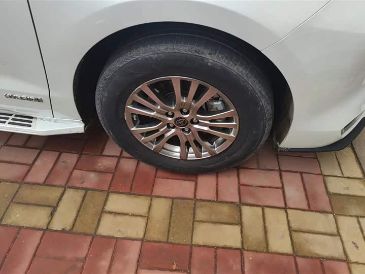 Фото 6 - Toyota Sienna