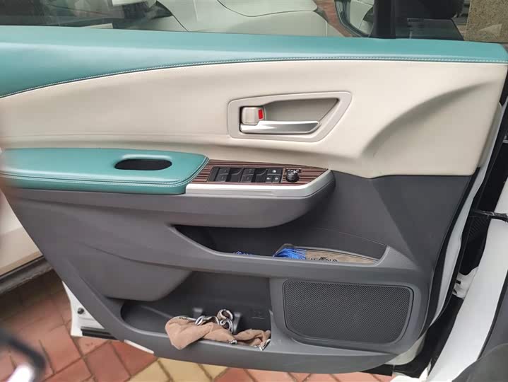 Фото 7 - Toyota Sienna