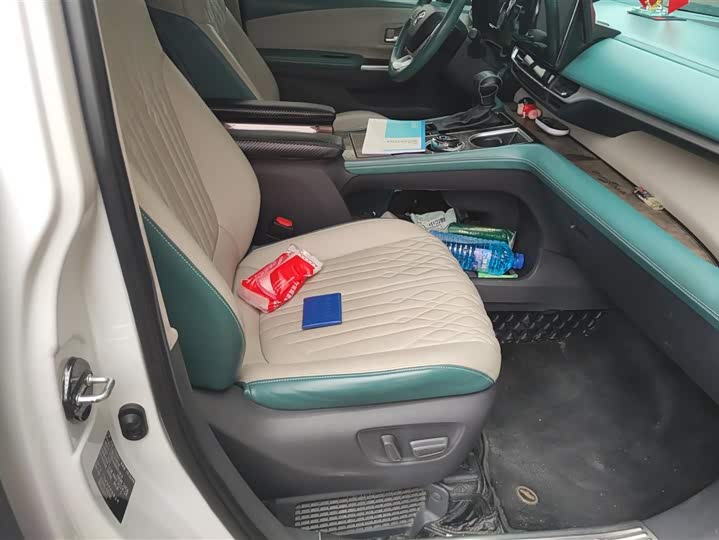 Фото 8 - Toyota Sienna