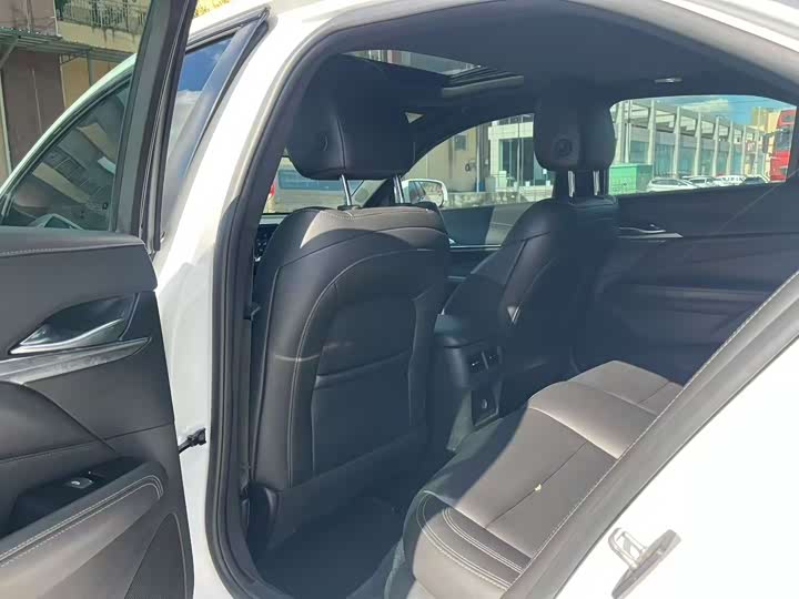 Фото 6 - Cadillac CT4