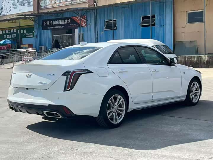 Фото 9 - Cadillac CT4