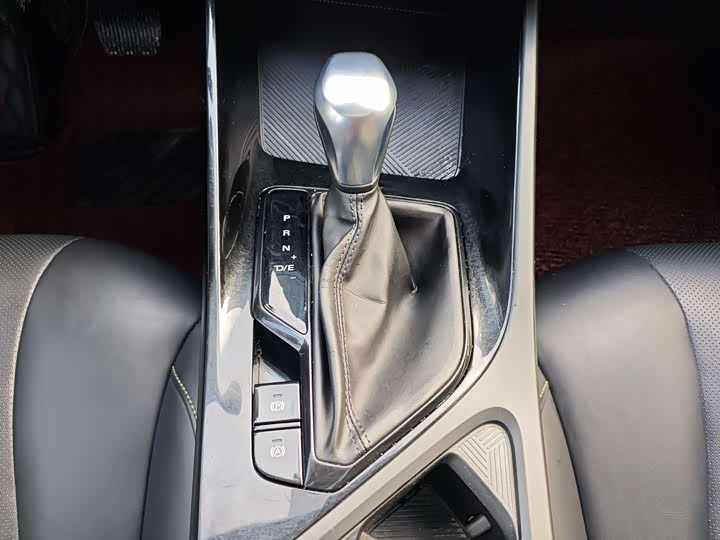 Фото 9 - Roewe i5