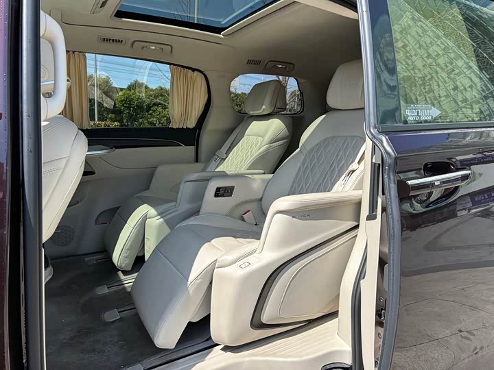 Photo 5 - Buick GL8 ES