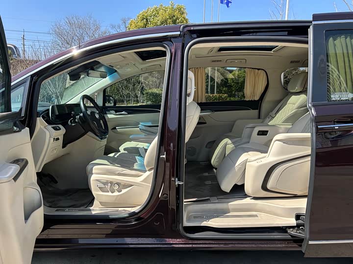 Photo 6 - Buick GL8 ES