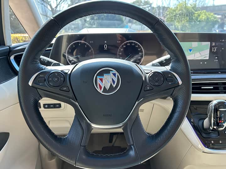 Photo 8 - Buick GL8 ES