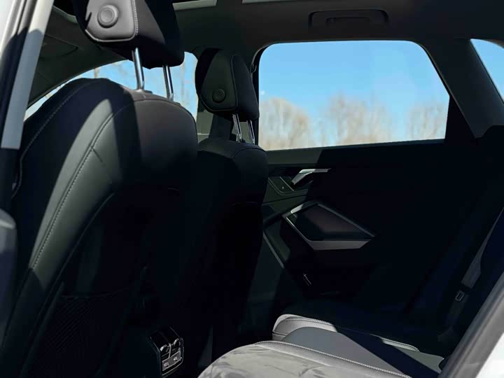 Фото 8 - Audi Q3