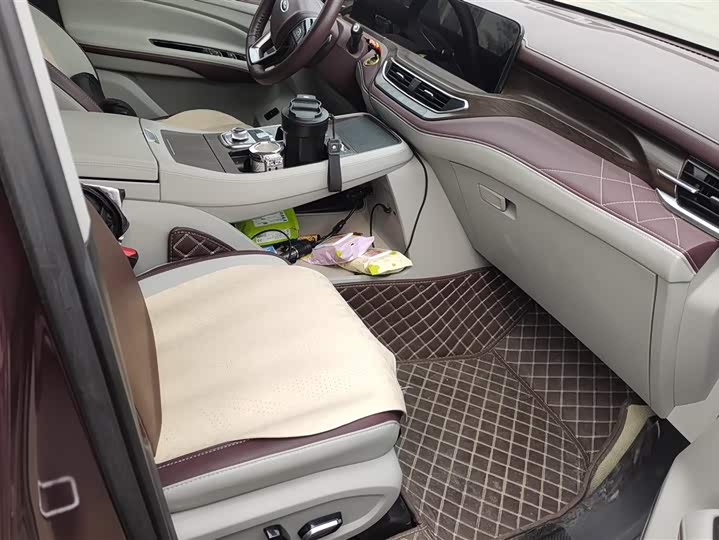 Фото 8 - Ford Equator