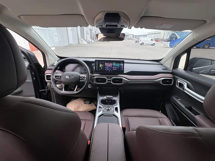 Фото 9 - Geely Okavango