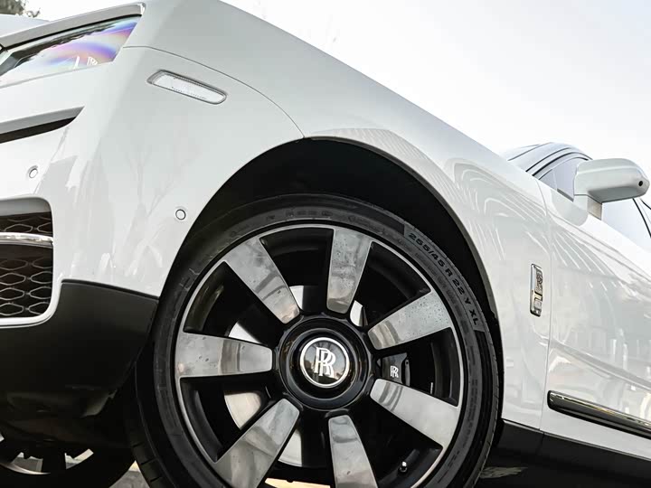 Фото 4 - Rolls-Royce Cullinan