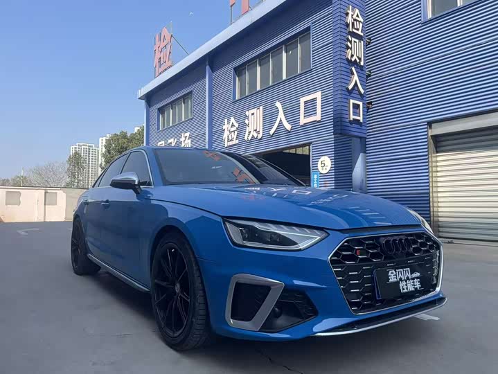 Фото 1 - Audi S4