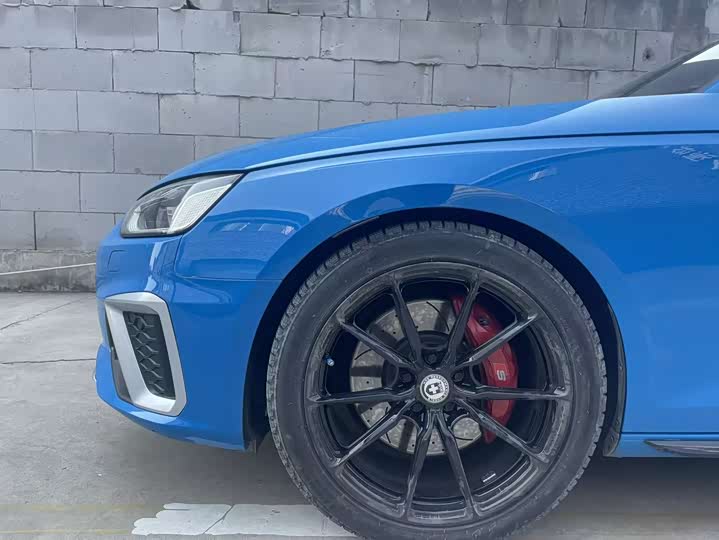 Фото 4 - Audi S4