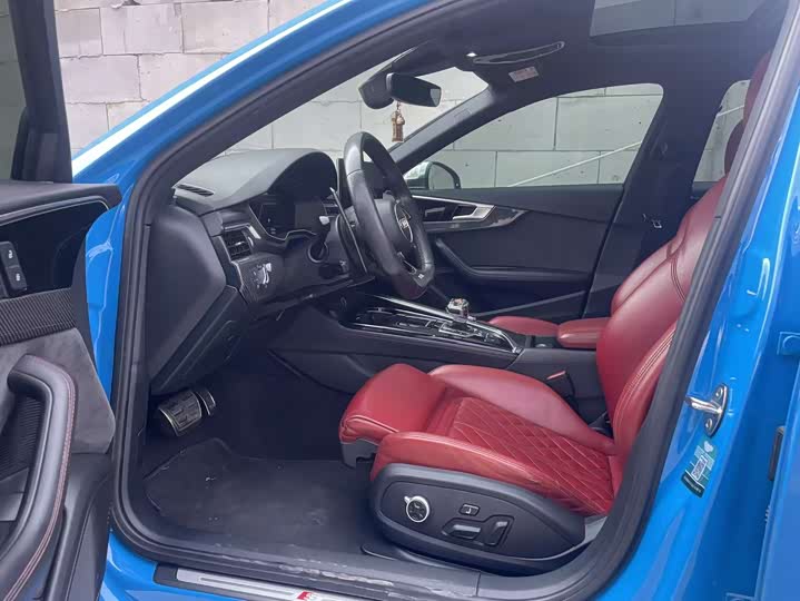 Фото 9 - Audi S4