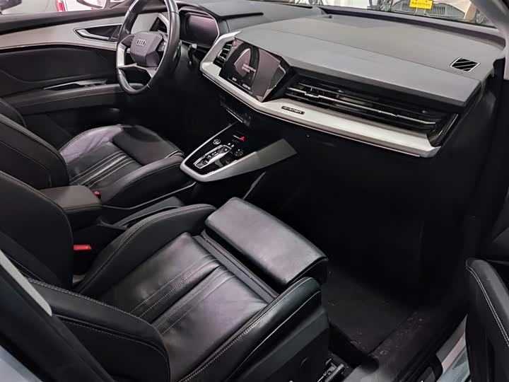 Фото 2 - Audi Q5 e-tron
