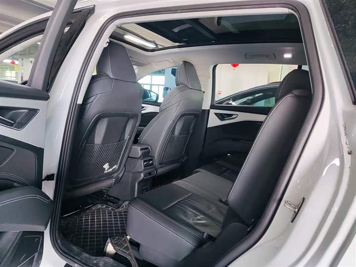 Фото 3 - Audi Q5 e-tron