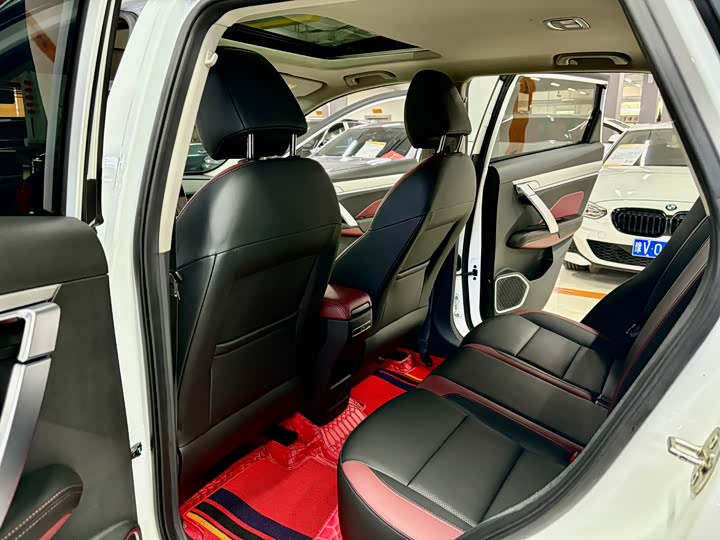 Фото 6 - Geely Coolray