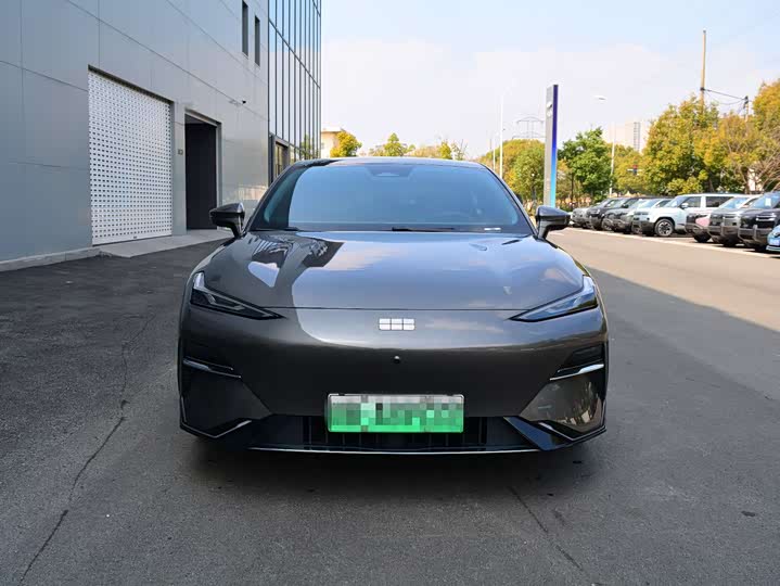 Фото 2 - Geely Galaxy E8