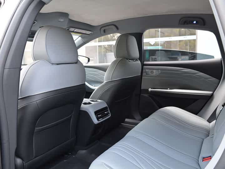 Фото 7 - Geely Galaxy E8