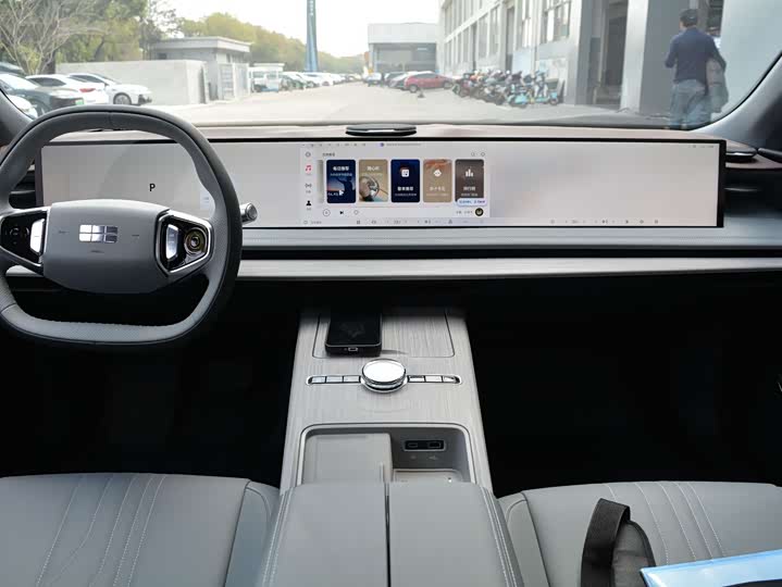 Фото 8 - Geely Galaxy E8