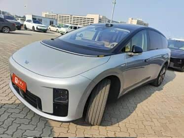 Photo 1 - LiXiang i8