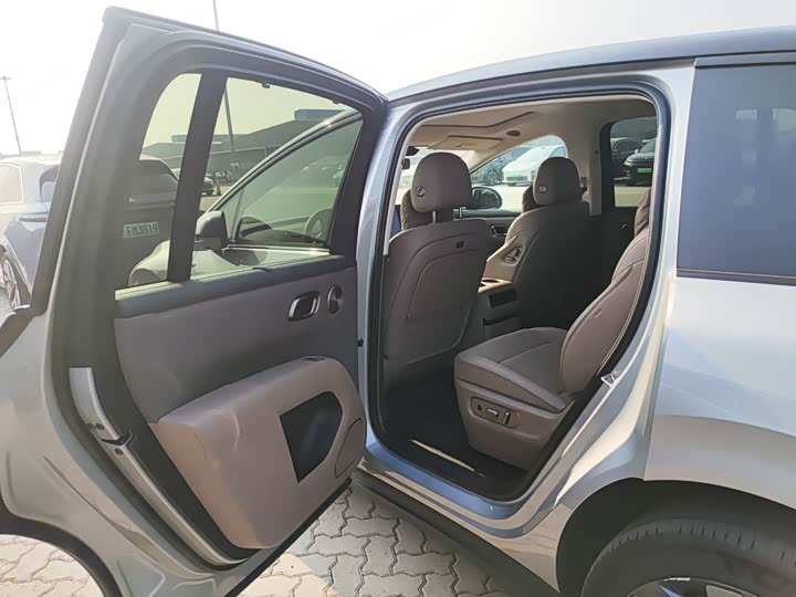 Photo 3 - LiXiang i8