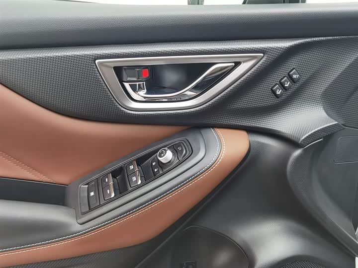 Фото 9 - Subaru Forester