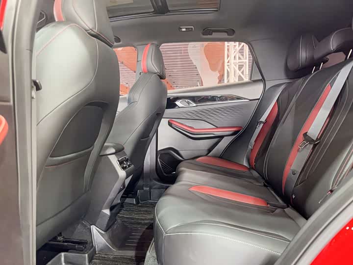 Фото 8 - Geely Coolray