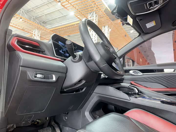 Фото 9 - Geely Coolray