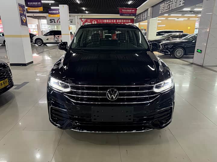 Фото 2 - Volkswagen Tiguan L Pro