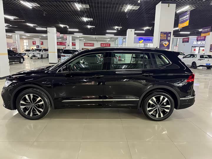 Фото 4 - Volkswagen Tiguan L Pro