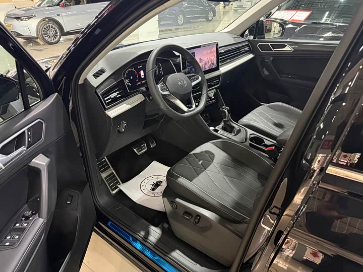 Фото 5 - Volkswagen Tiguan L Pro