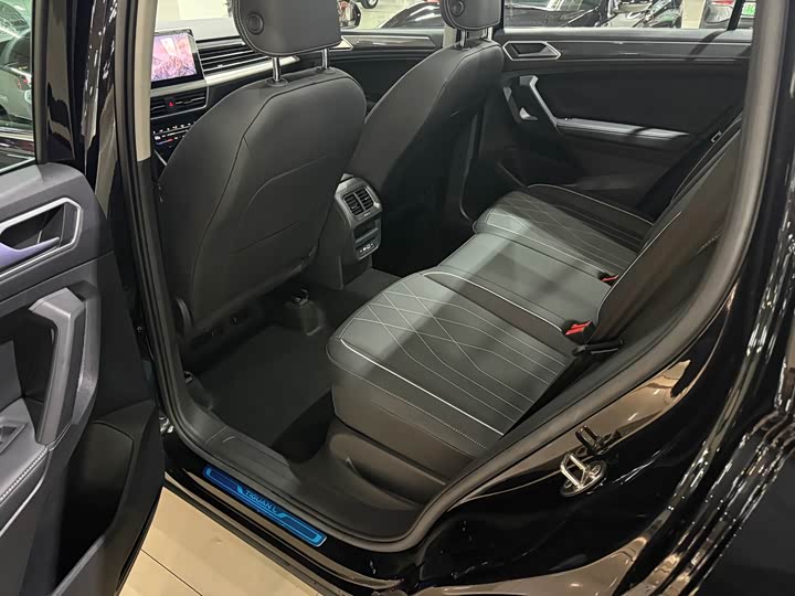 Фото 8 - Volkswagen Tiguan L Pro