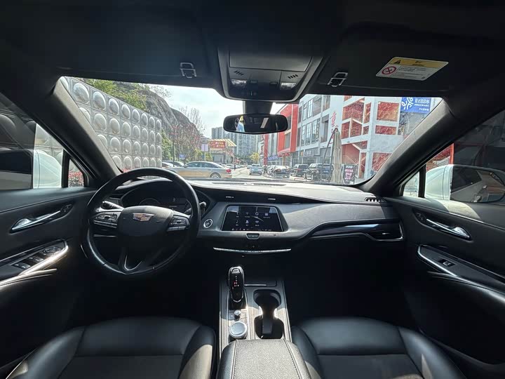 Фото 9 - Cadillac XT4