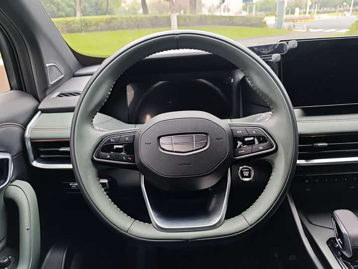 Фото 6 - Geely Okavango L