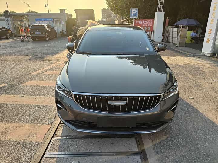 Фото 2 - Geely Emgrand