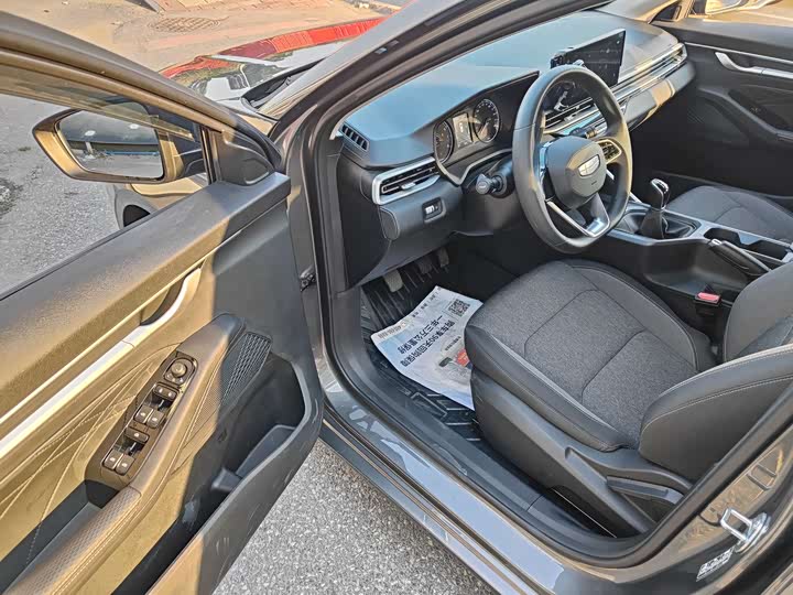 Фото 7 - Geely Emgrand