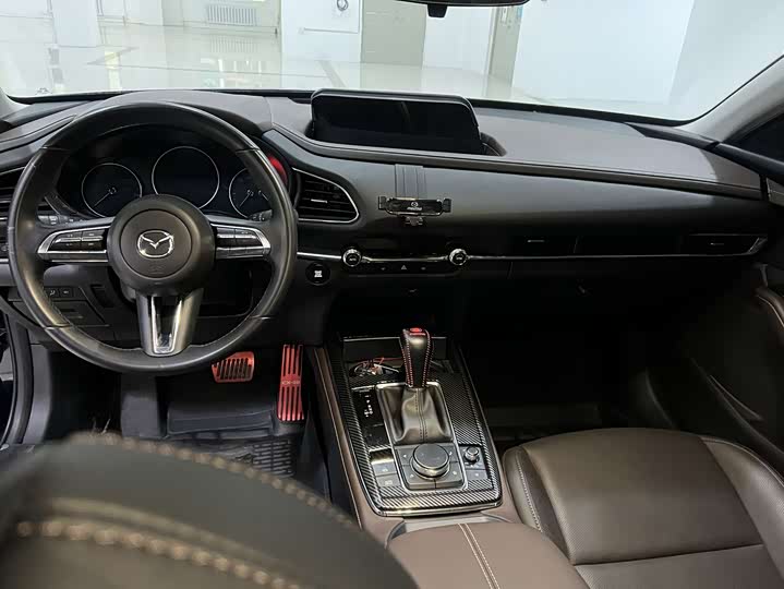 Фото 8 - Mazda CX-30