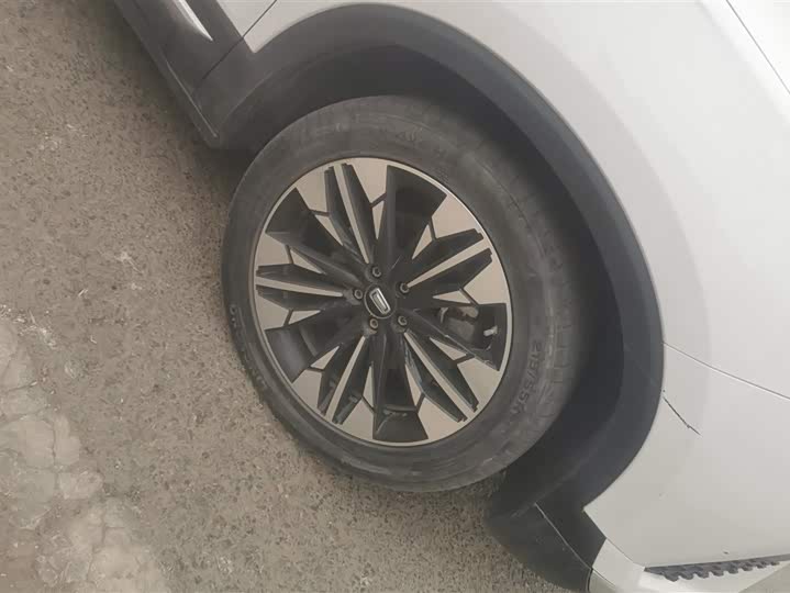 Фото 6 - Bestune T77