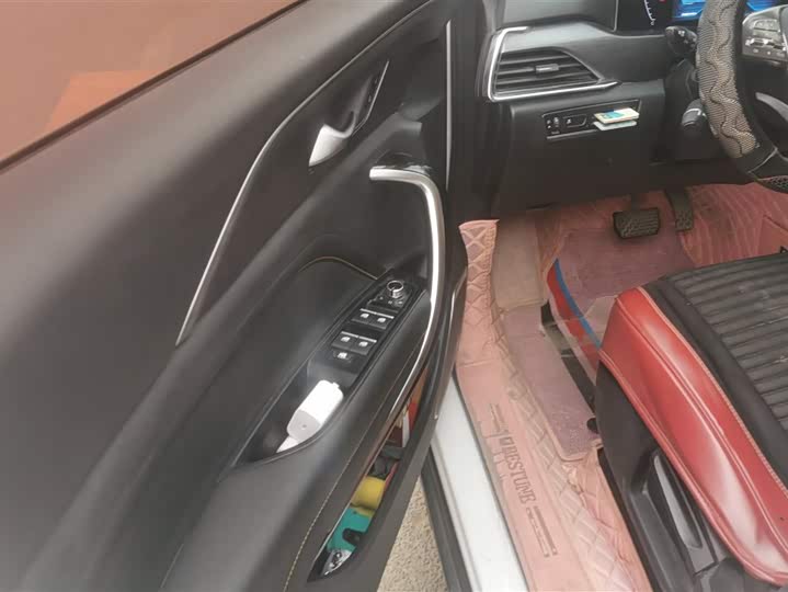 Фото 7 - Bestune T77