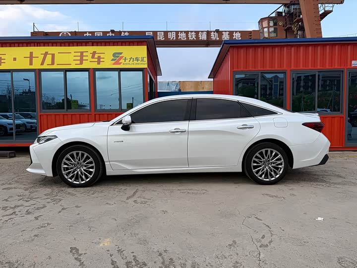 Photo 5 - Toyota Avalon