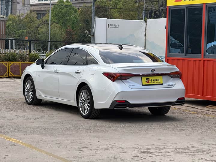 Photo 6 - Toyota Avalon